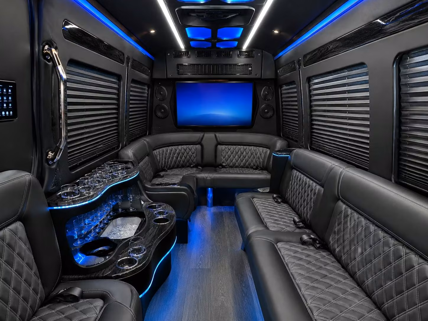 choosing the right bus size for your league city school field trip
